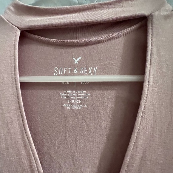 AMERICAN eagle pink key hole soft and sexy top size s - Picture 3 of 4